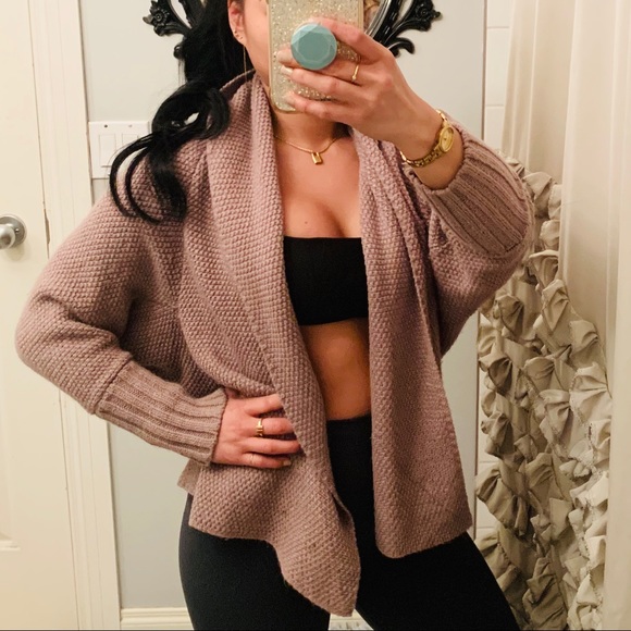 BCBGMaxAzria Sweaters - 👚 BCBG MAXAZRIA OPEM CARDIGAN knit